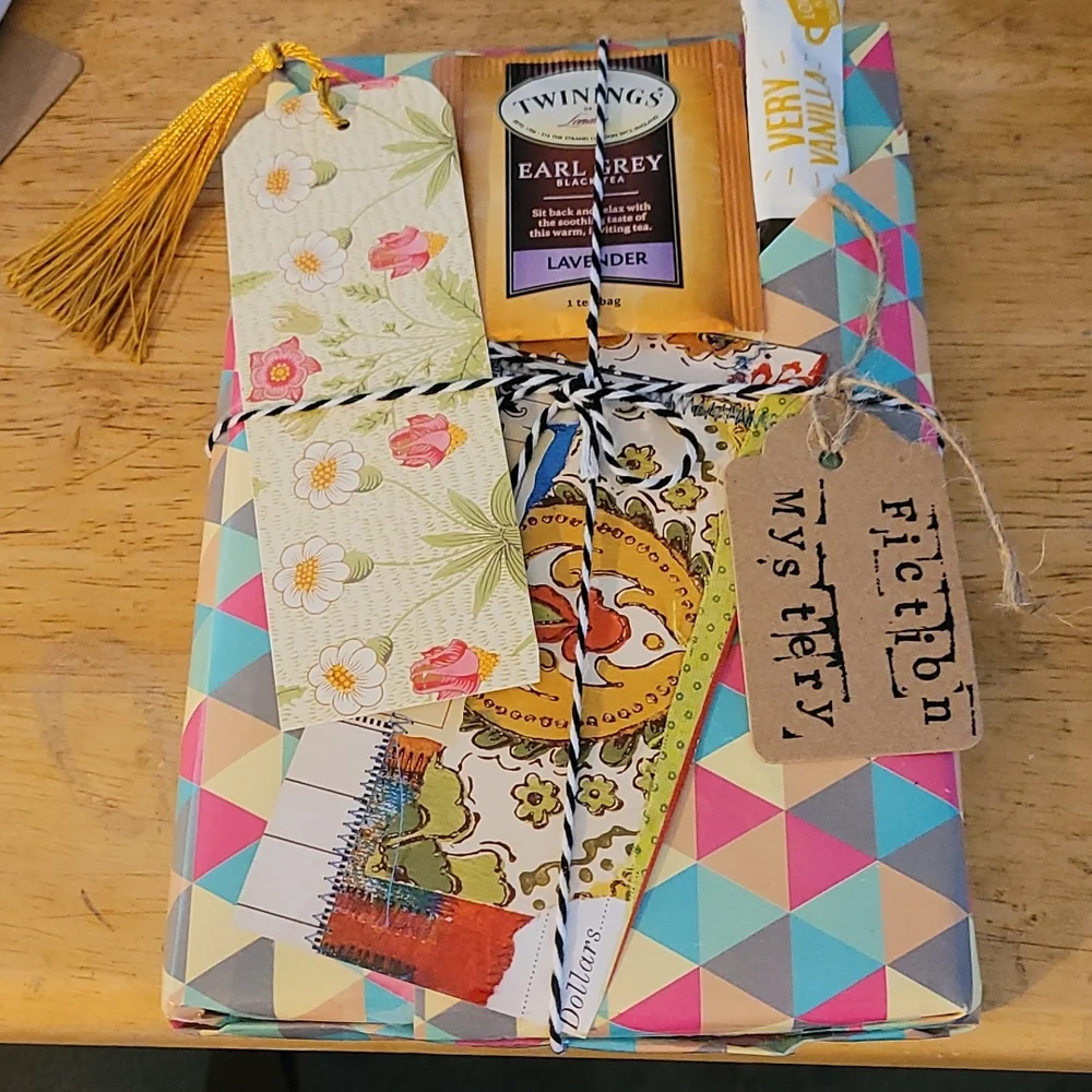 Blind date with a mystery book - Picture 1 of 4